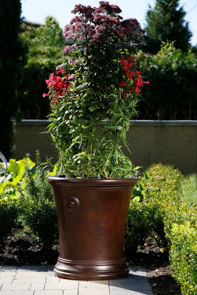 chimney pot planter ideas Gardenstone Solaris Etched Black / Large